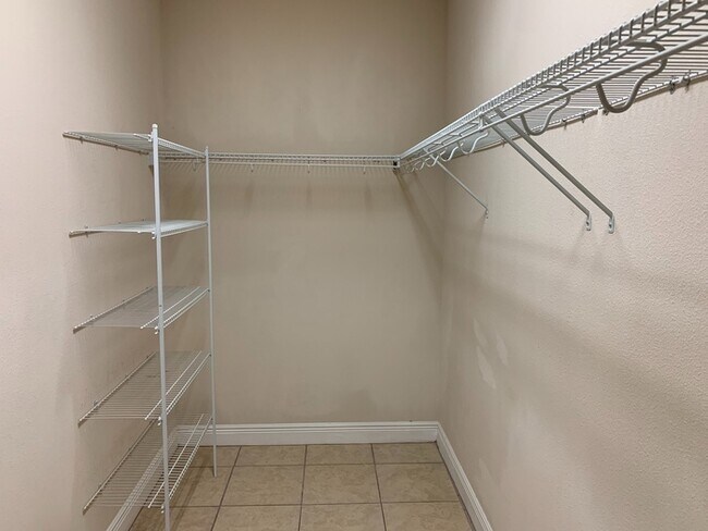 Building Photo - Lake Sawyer-7960 Jailene Dr Windermere FL ...