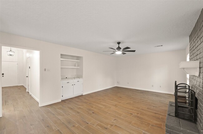 Building Photo - 3711 Fernview Dr