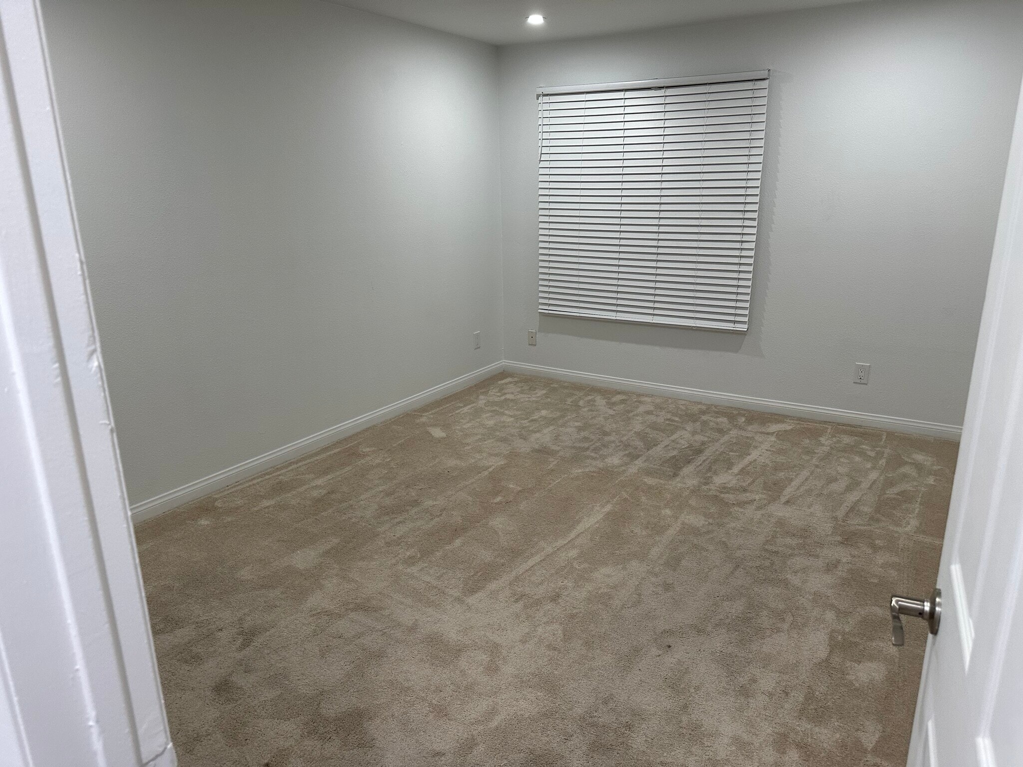 Master bed - 5515 Canoga Ave