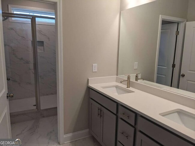 Building Photo - 225 Spike Trl SE