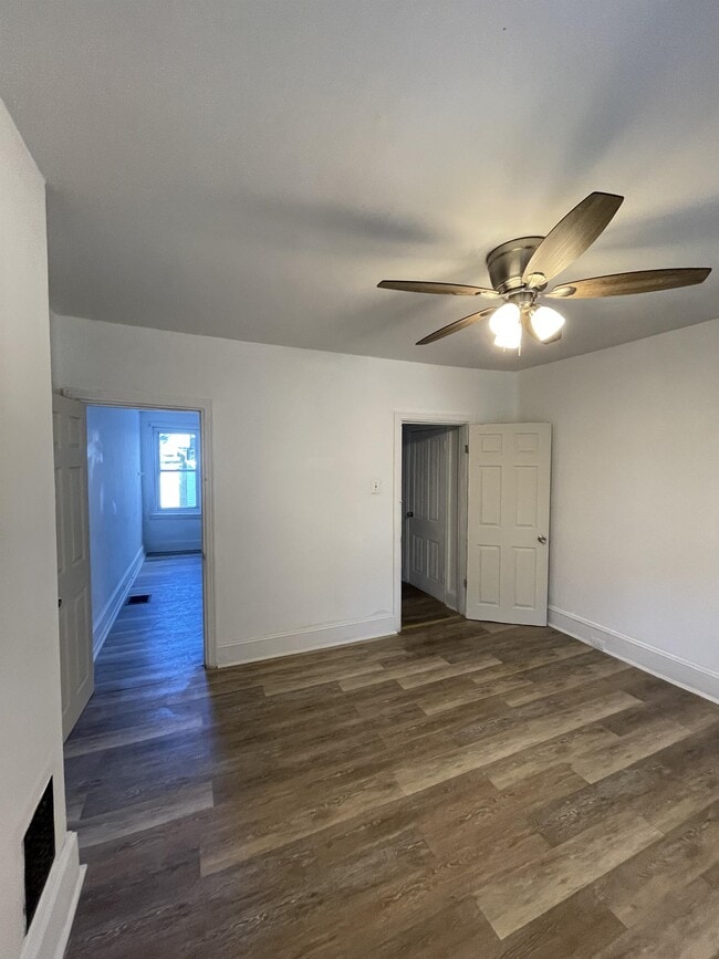 Building Photo - 412 N Holly St