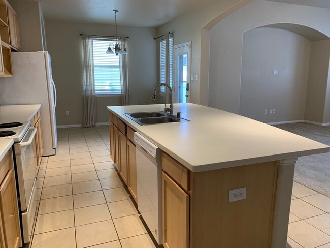 Building Photo - This beautiful home has 4 bedrooms, 2.1 baths and is perfect for an active family. There are thre...