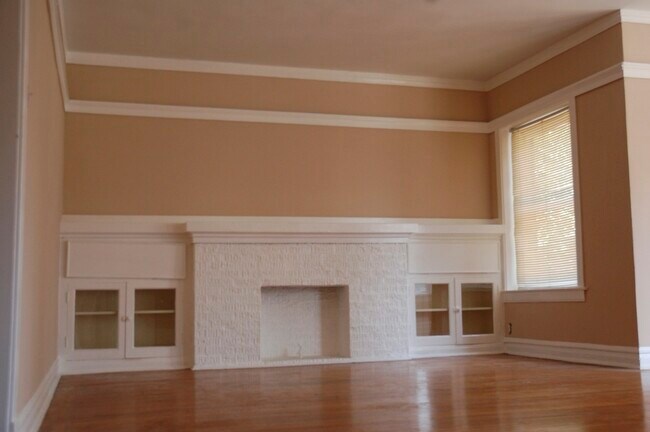 Building Photo - 6636 S Woodlawn Ave
