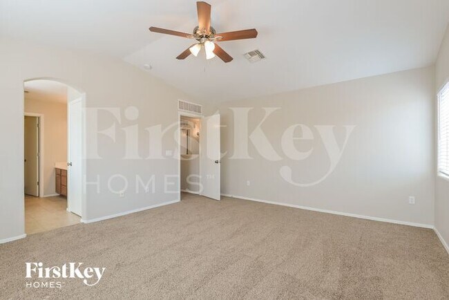 Building Photo - 10616 S Lucius Dr