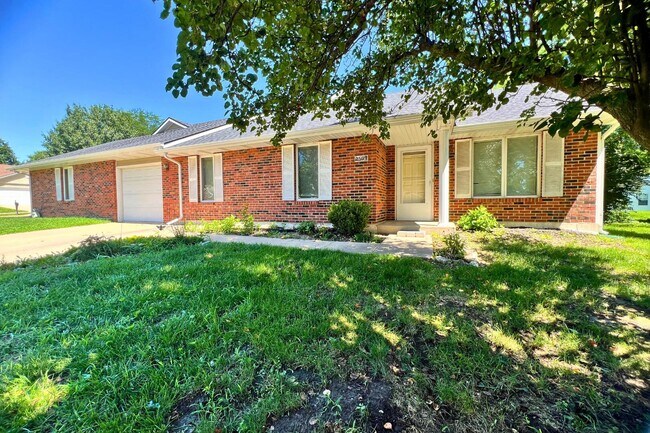 Building Photo - 2509 Hollyhock Dr