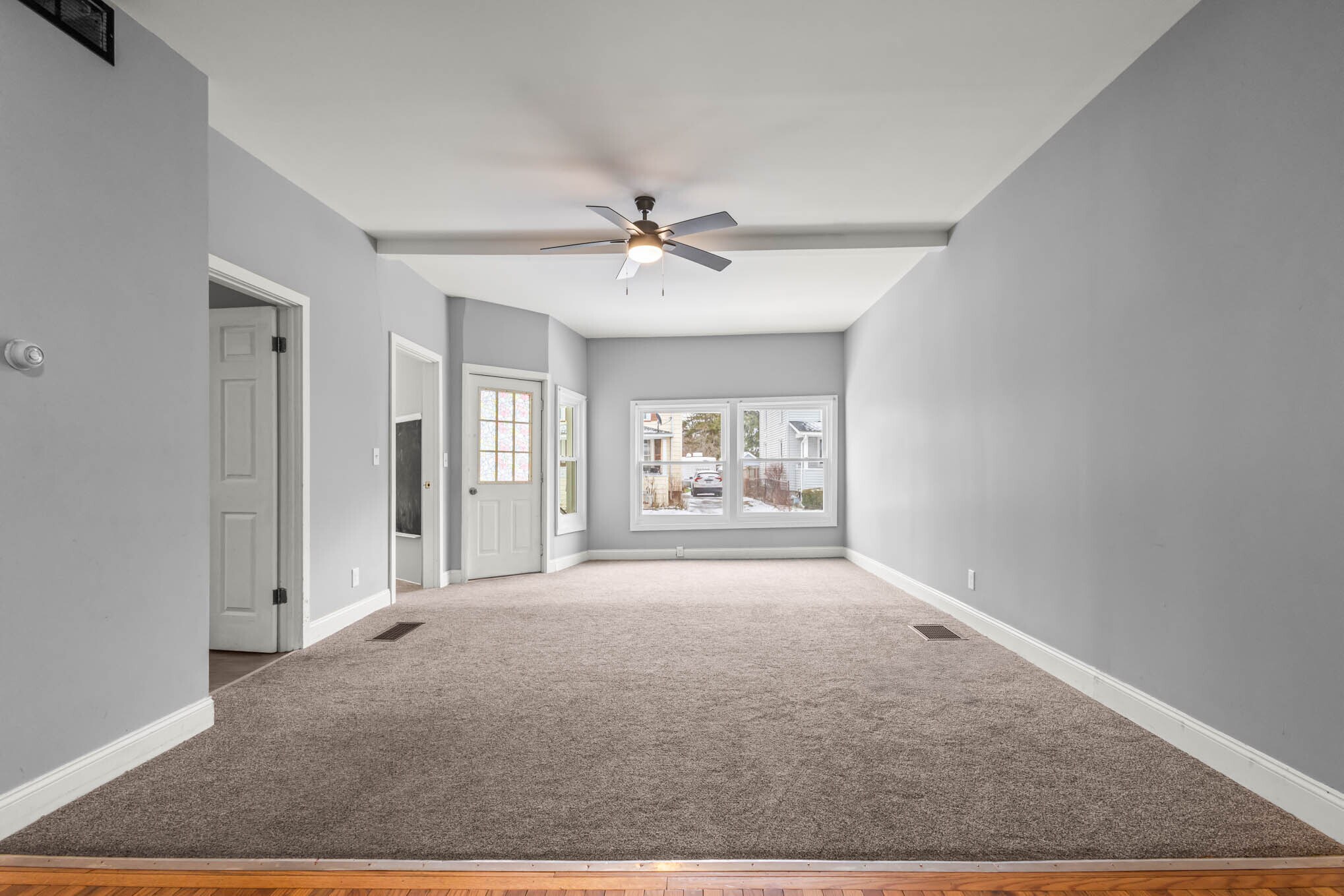 Building Photo - 208 S Swan St