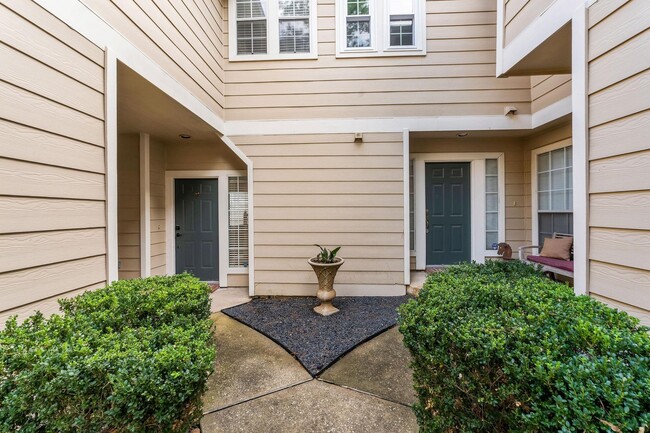 Building Photo - 7 S Avonlea Cir