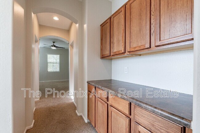 Building Photo - 2189 S Sanders Dr