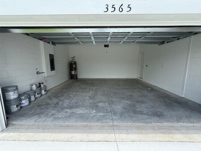 Building Photo - 3565 Dahlia Dr