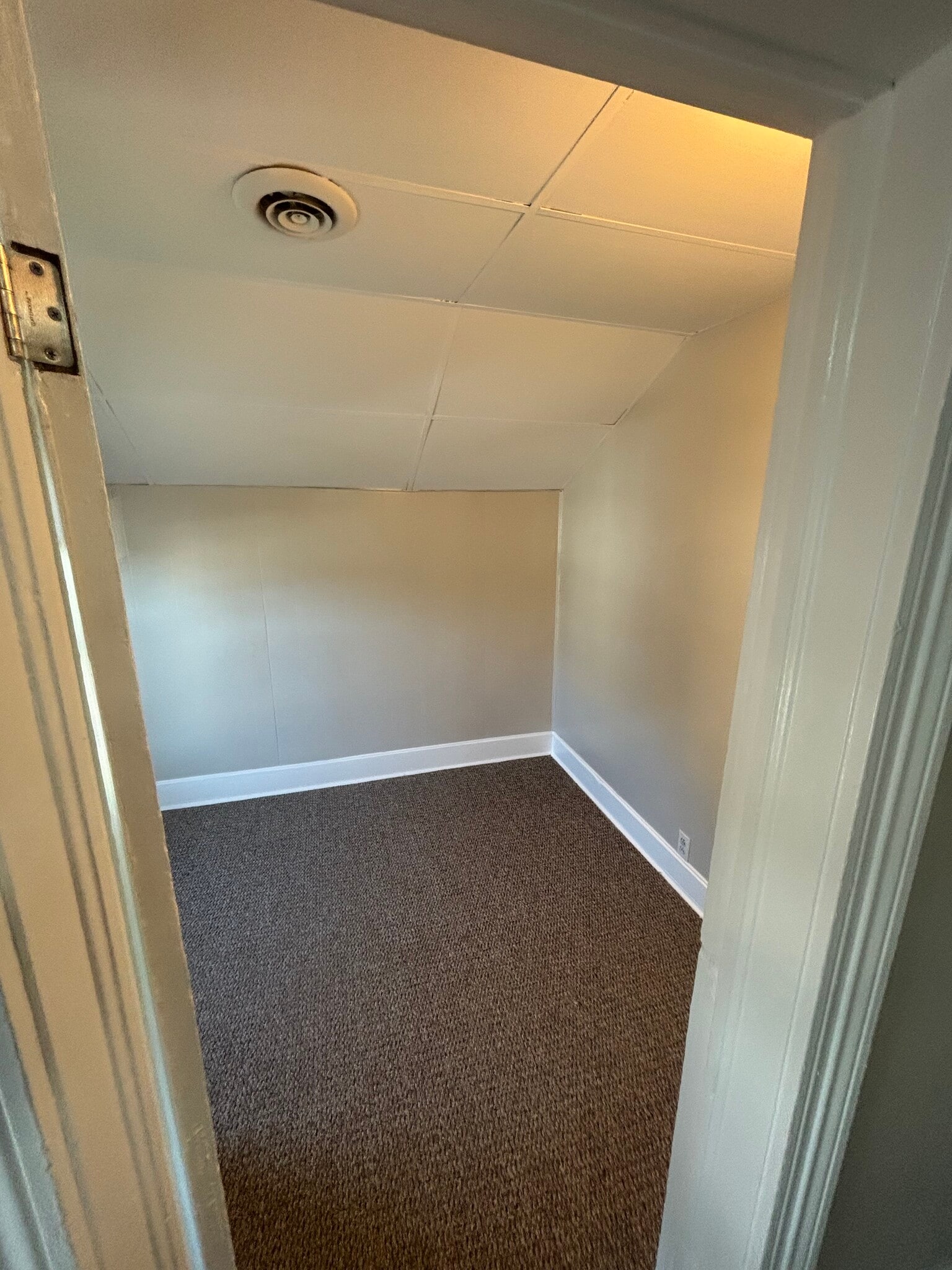 Bonus Room - 261 Scott St