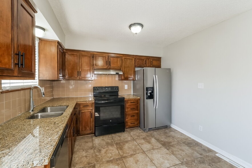 Building Photo - 101 E Pacific Dr