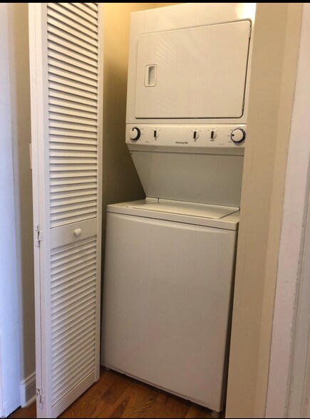 In-Unit Laundry - 6718 N Lakewood Ave