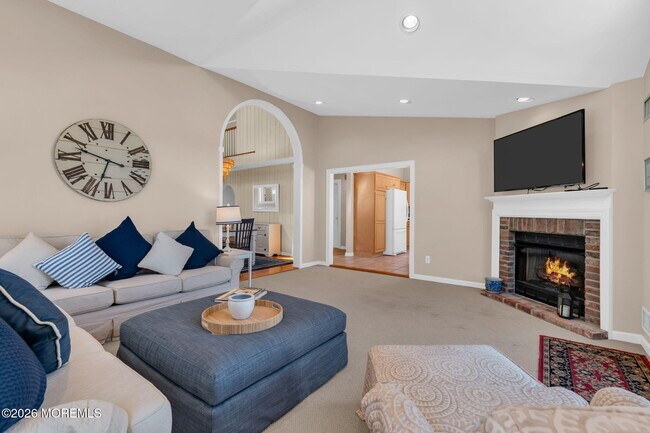 Building Photo - 215 Neptune Pl