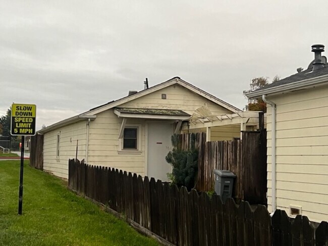 Building Photo - 3030 Park St