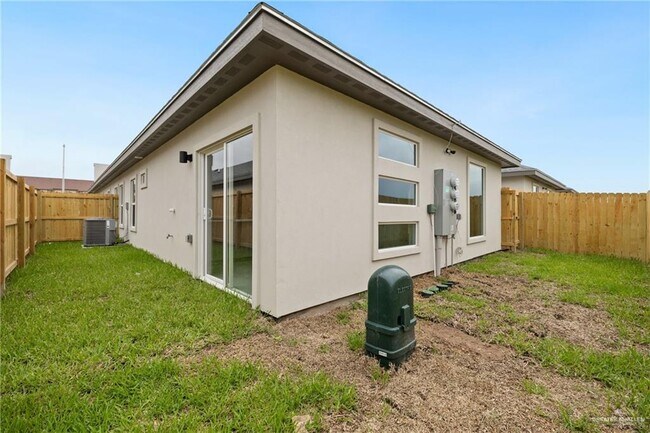 Building Photo - 1705 W Violet Dr