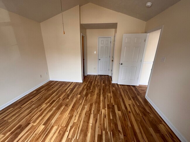 Building Photo - 885 Ridge Rd