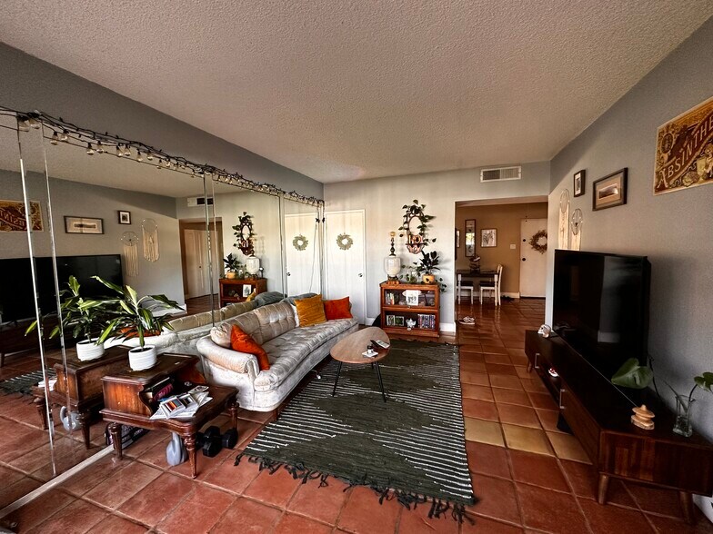 Living room - 349 E Thomas Rd