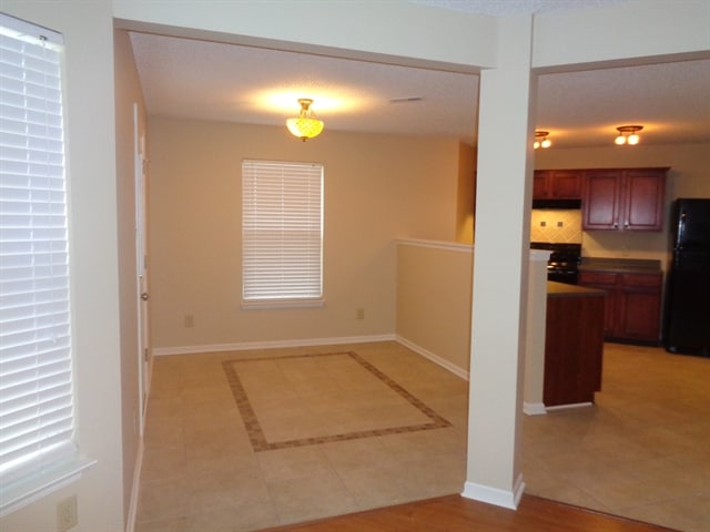 Building Photo - 2136 Olympia Dr