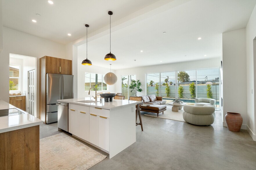 Building Photo - 361 W Sunview Ave