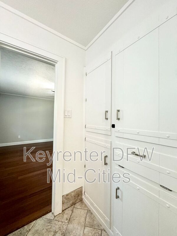 Building Photo - 1608 Durham Dr