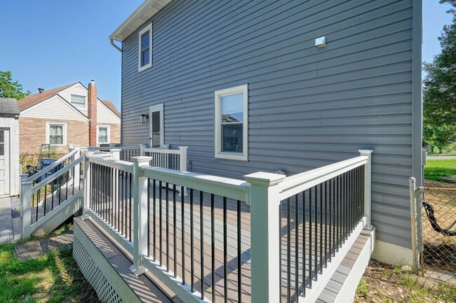 Building Photo - 112 Fox Way