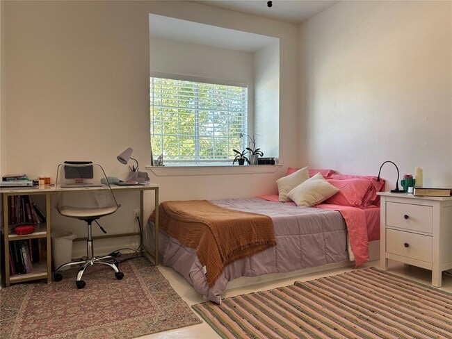 Building Photo - 338 Sailmaster St