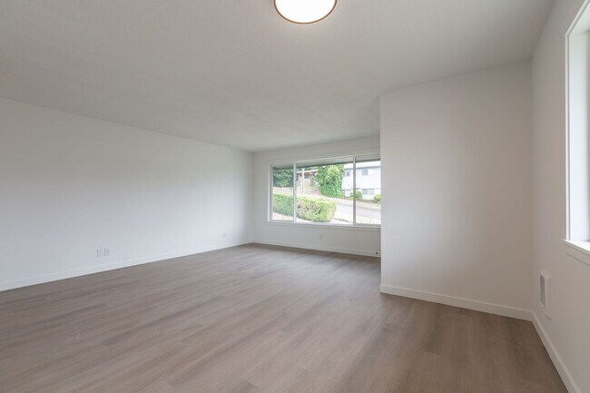 Building Photo - Crowne Pointe Apartment Homes