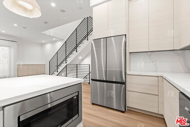 Building Photo - 1541 1/2 Hi Point St