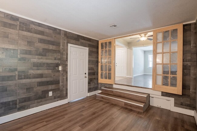 Building Photo - 3 Bed 1 Bath With Bonus Room!