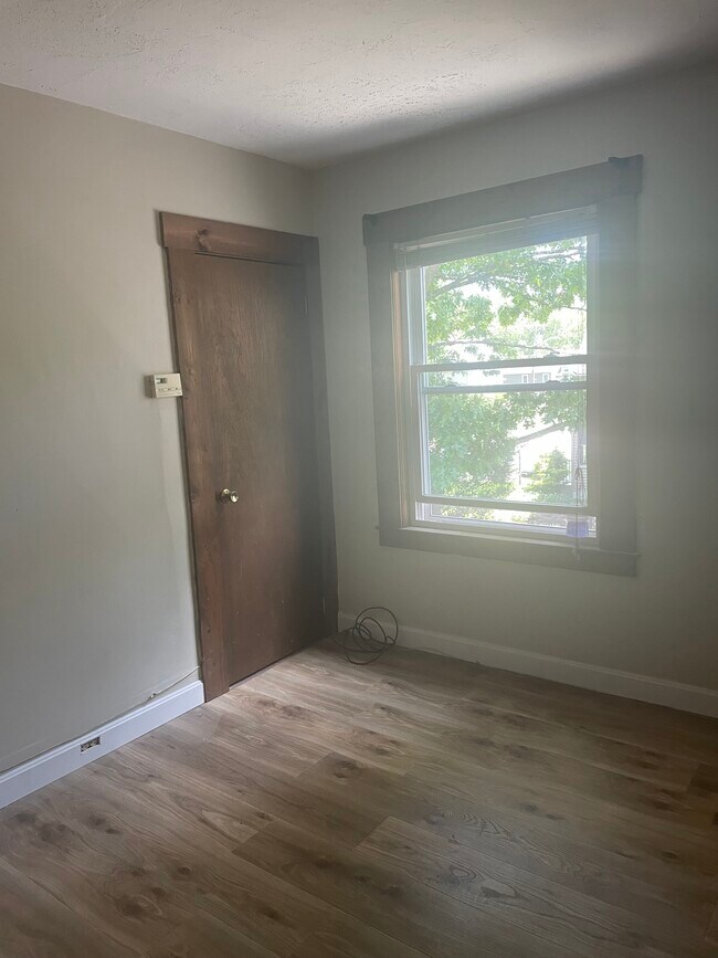 Building Photo - 74 Forest St