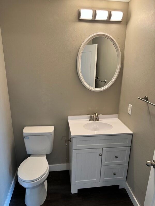 Building Photo - 2121 Southfork Dr