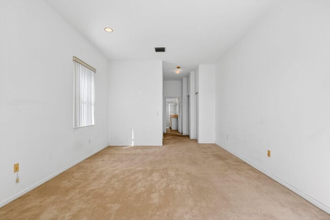 Building Photo - 2431 Westmont Dr