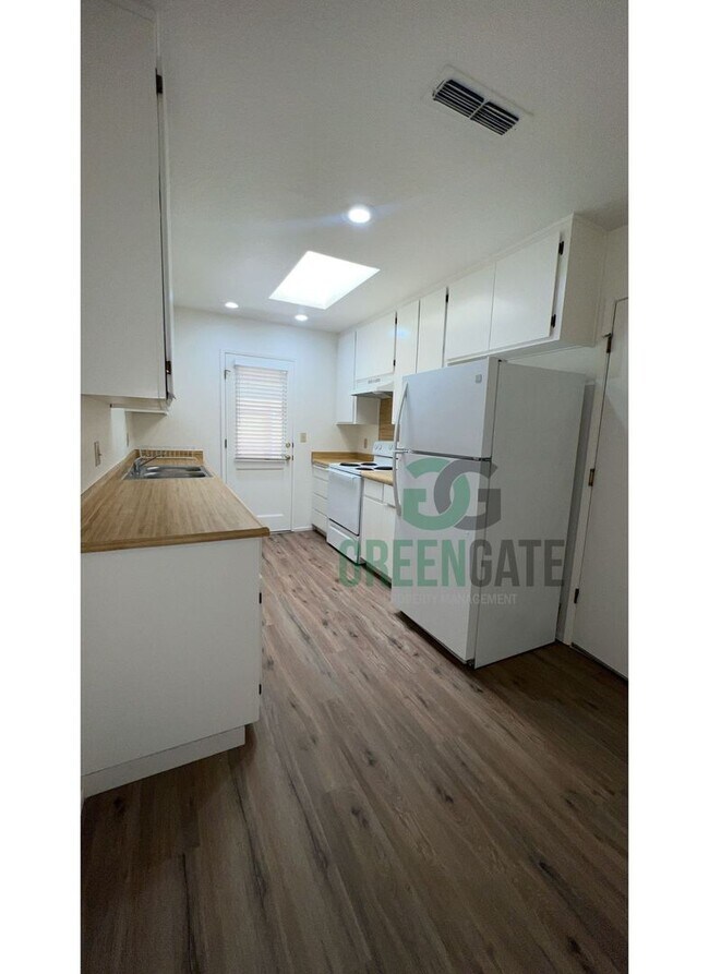 Building Photo - 3401 Winchester Ct