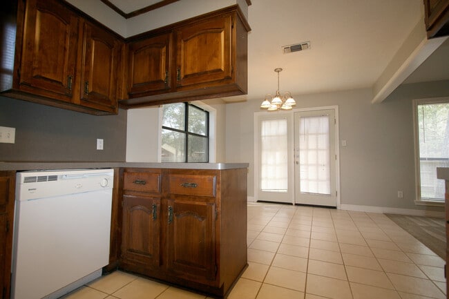 Building Photo - Great 3/2 CS Home in Raintree