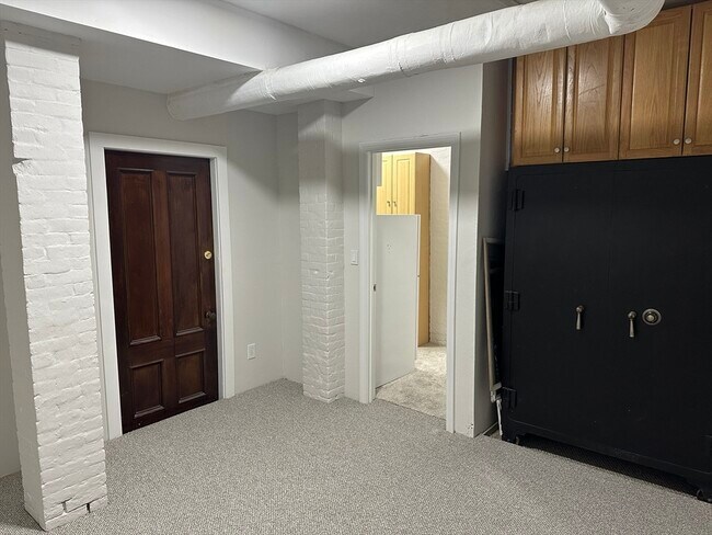 Building Photo - 1757 Beacon St