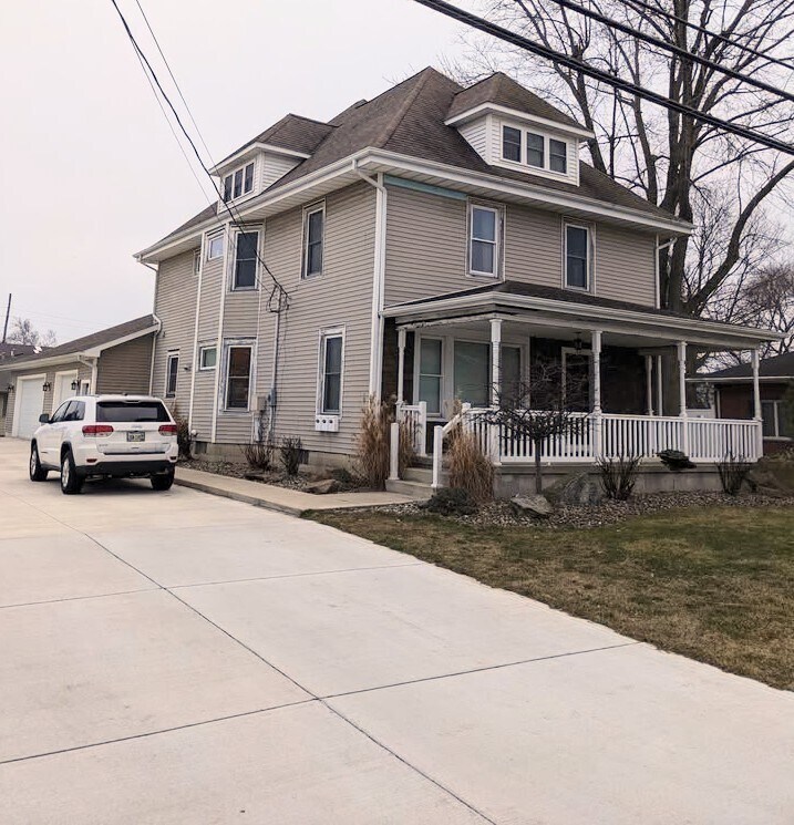 Building Photo - 311 E Holland St