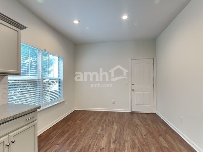 Building Photo - 108 Windyhill St