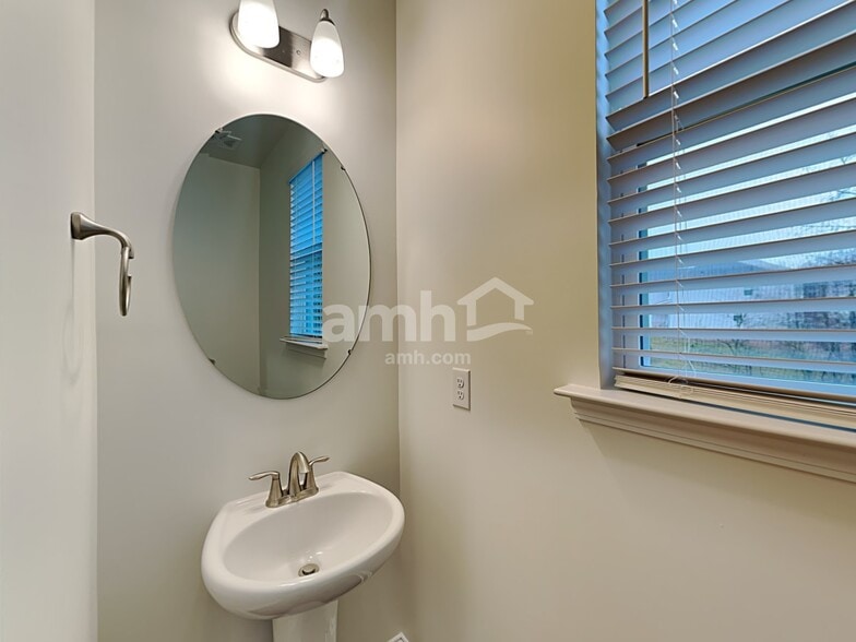 Building Photo - 1121 Bethany Dallas Dr