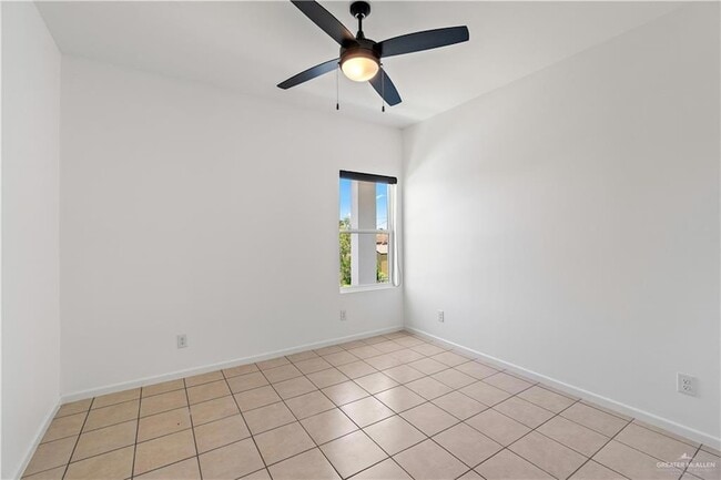 Building Photo - 418 N 3rd St