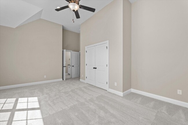 Building Photo - 565 River Oaks Ln