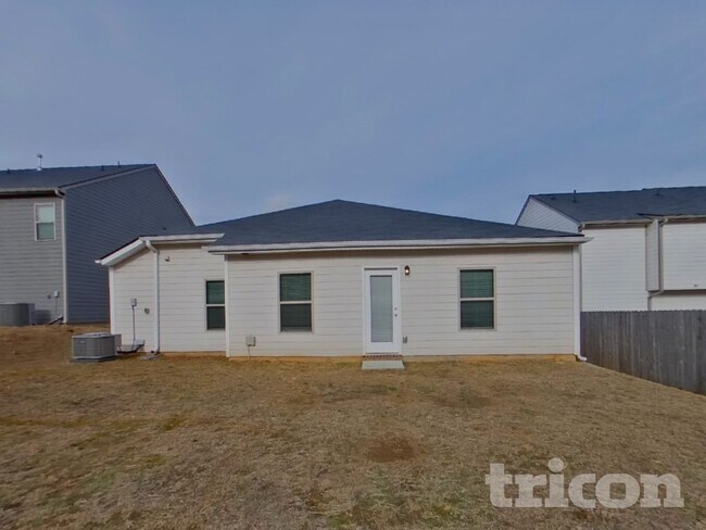 Building Photo - 927 Equine Dr