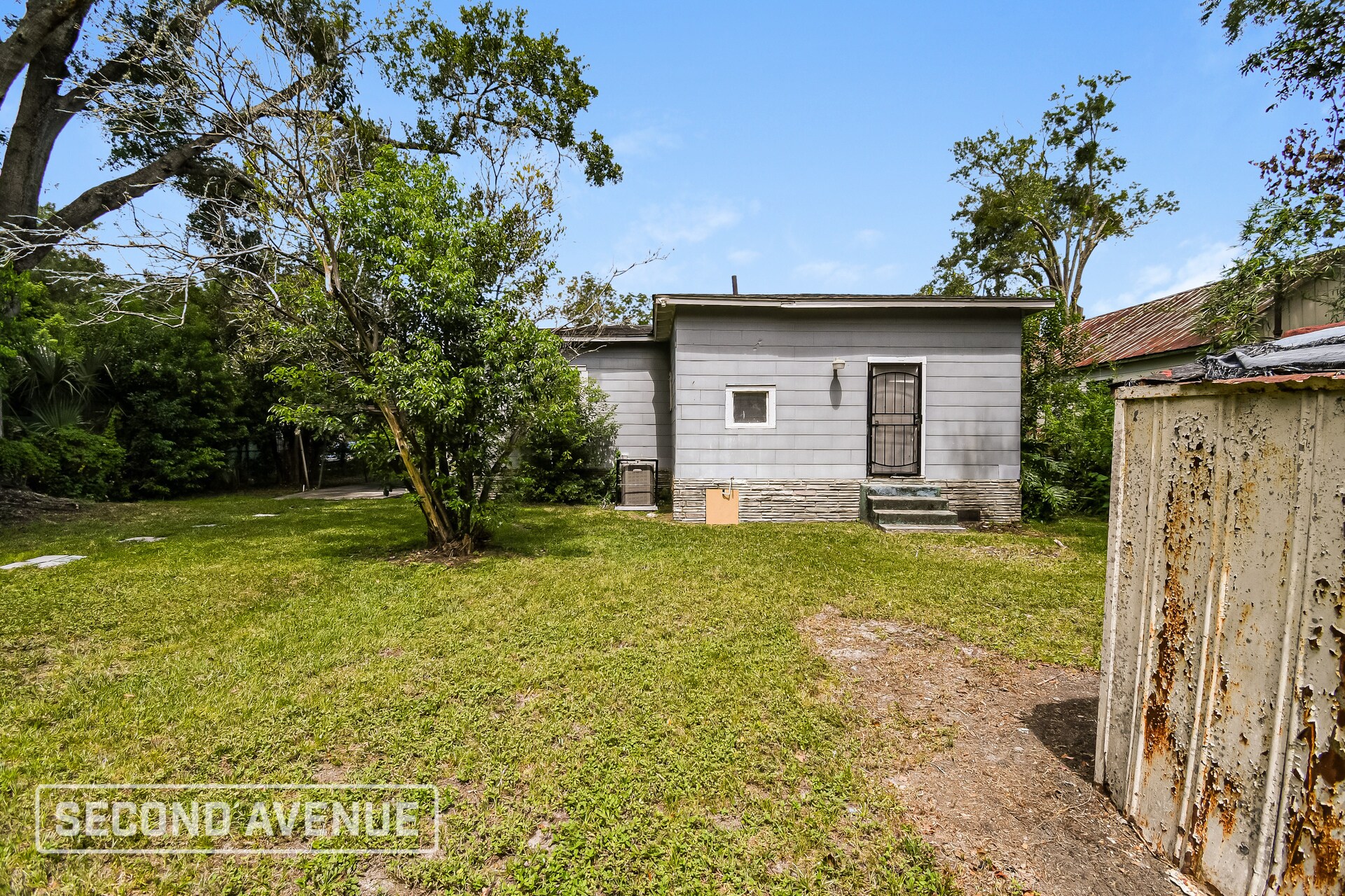 Building Photo - 1740 W 10th St