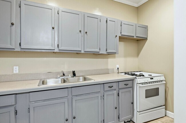 Building Photo - 1610 Court St