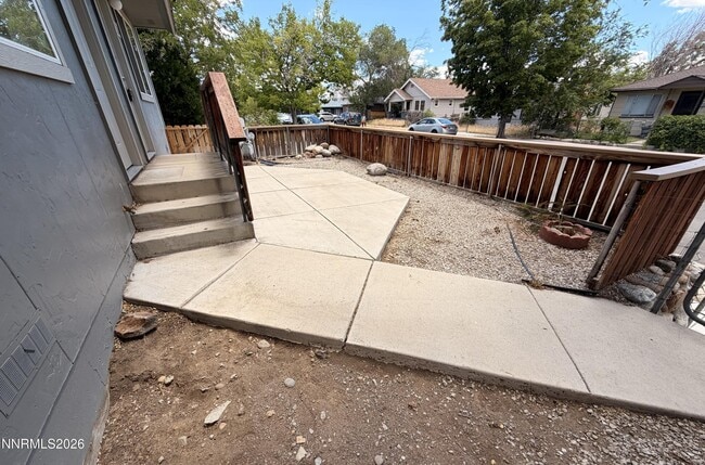 Building Photo - 319 Thoma St