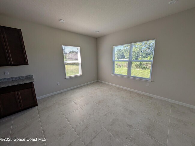 Building Photo - 2484 Landing Dr
