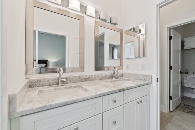 Building Photo - Beautiful 3/3 Pool Home in Gated Community W/ Lake Access