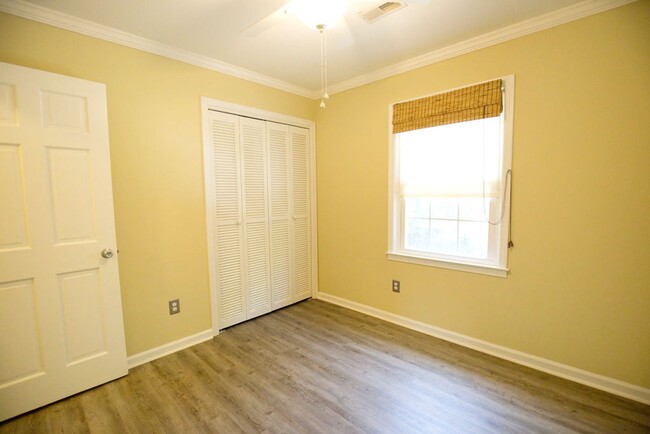 Building Photo - Available 3/1/25. Repainted & New Flooring...