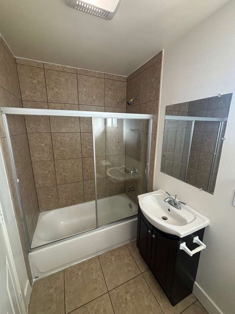 Building Photo - 333 E 69th St