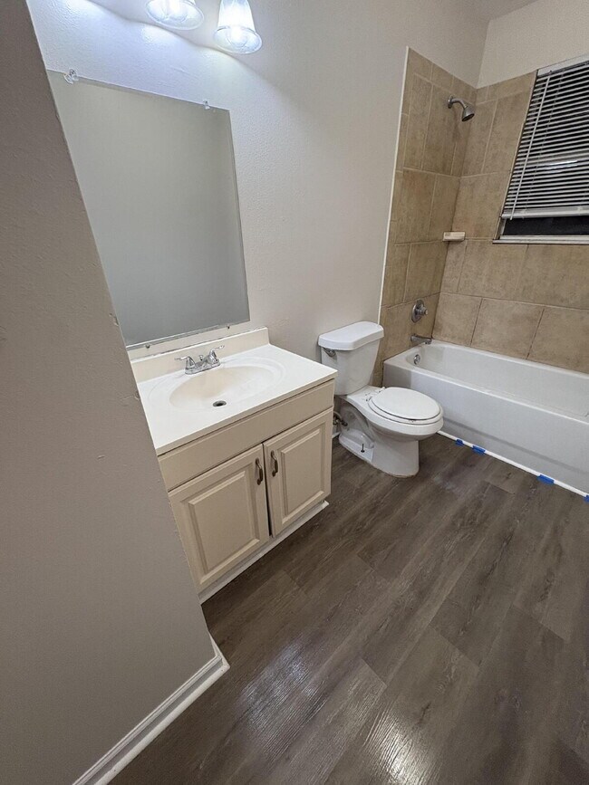 Building Photo - "Spacious 4-Bedroom Home with 2 Full Baths in Prime Tampa Location – 1,560 Sq. Ft. of Comfort!"