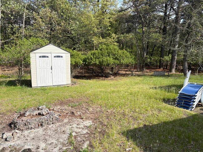 Building Photo - 45 Yellowstone Dr